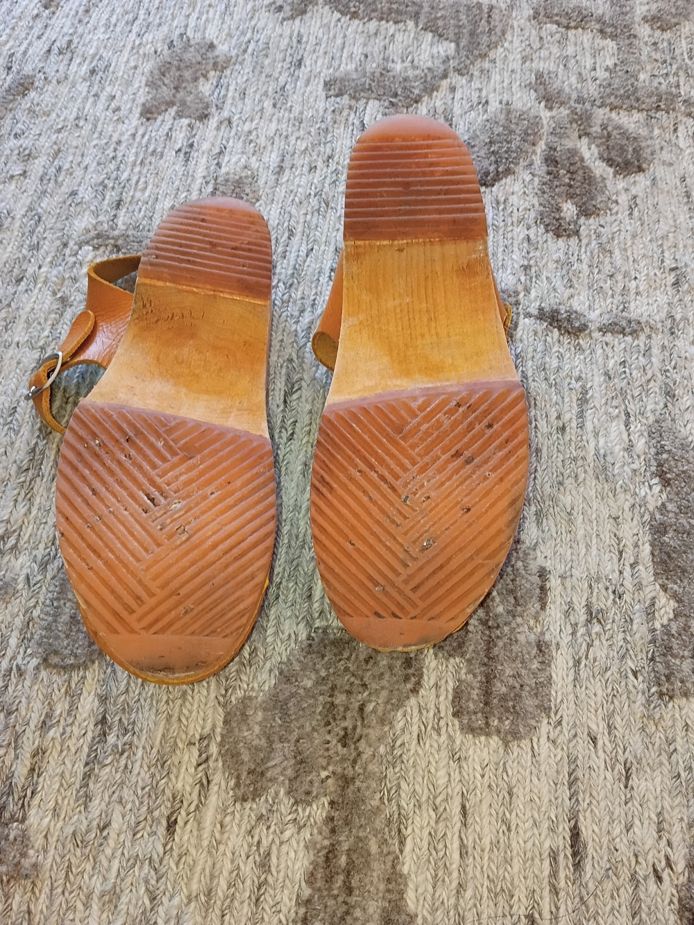 Mia Swedish Leather Low Heel Clogs • Size 39 Or Leather Mary Jane Clogs - Picture 6 of 6